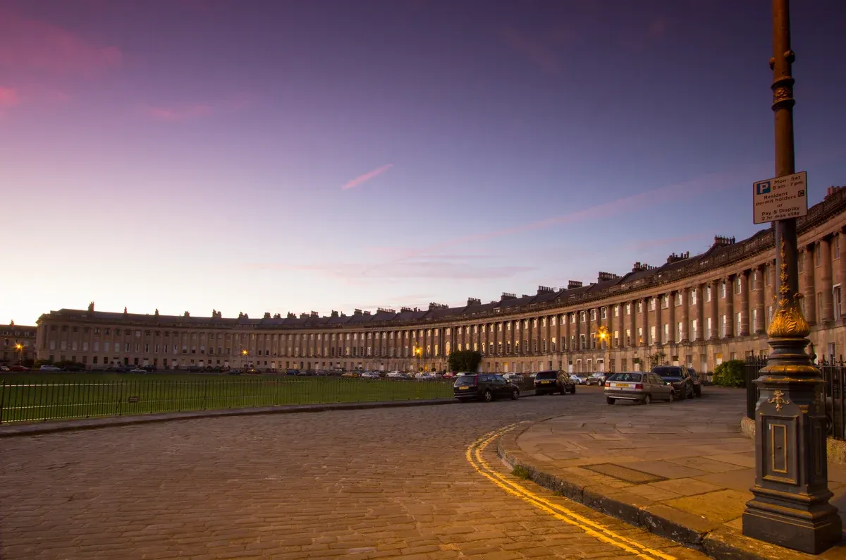 The Royal Crescent in Bath at dusk, free to see from the street on a day trip from London