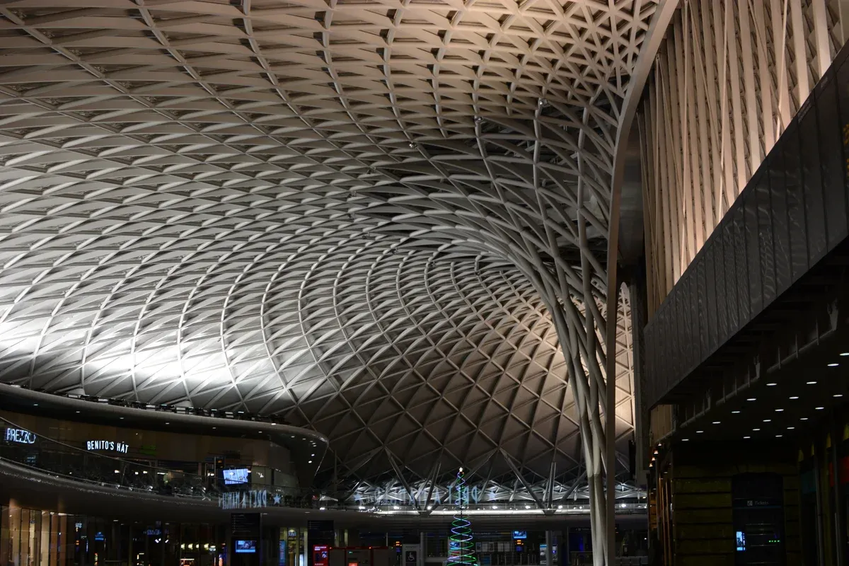 Concourse roof at London King's Cross station for planning a day trip from London