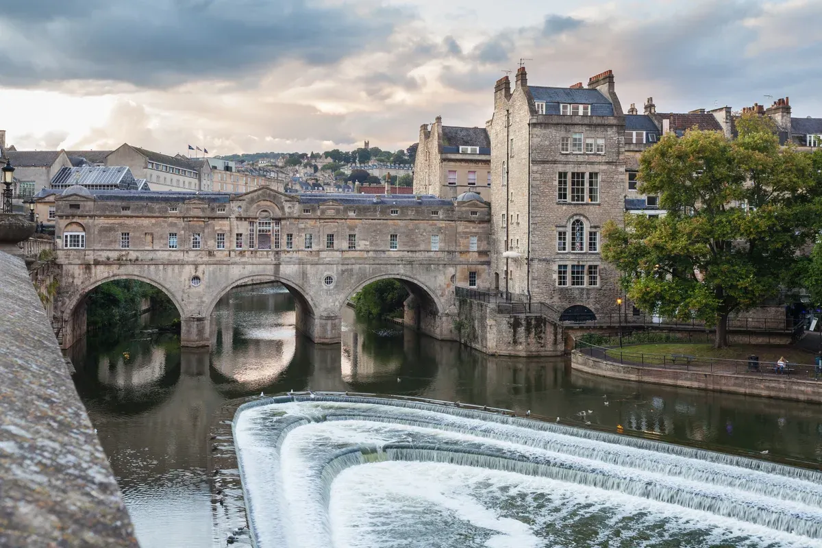 Pulteney Bridge and weir in Bath on a day trip from London