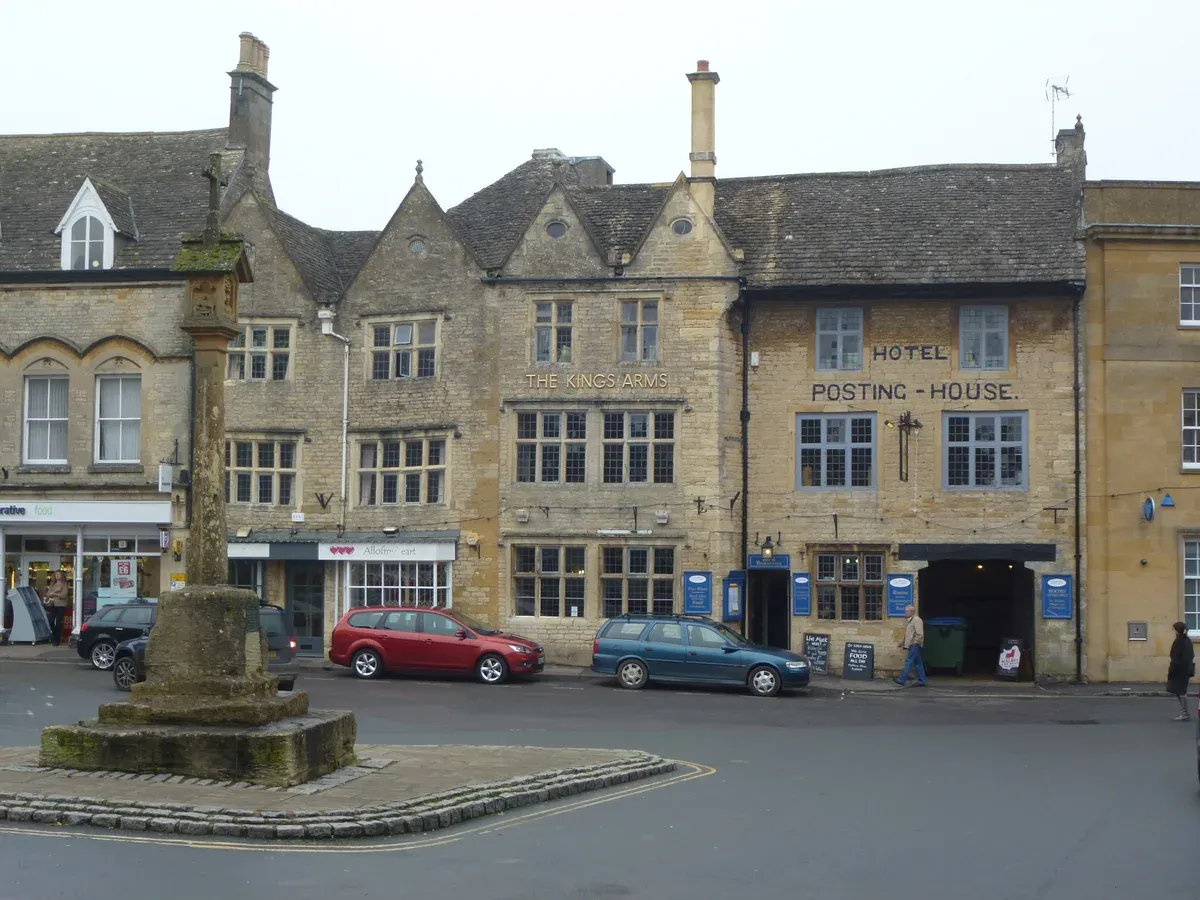 Market cross and King's Arms in Stow-on-the-Wold on a two-day Cotswolds trip from London